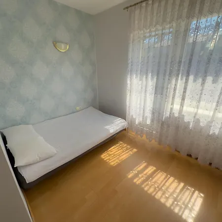 Goscinne Voyager Homestay *