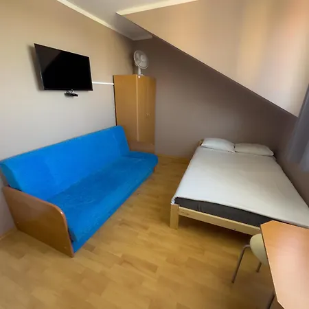 Goscinne Voyager Homestay *
